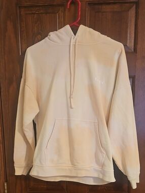 Levi's Cream Hooded Sweatshirt with Subtle Logo